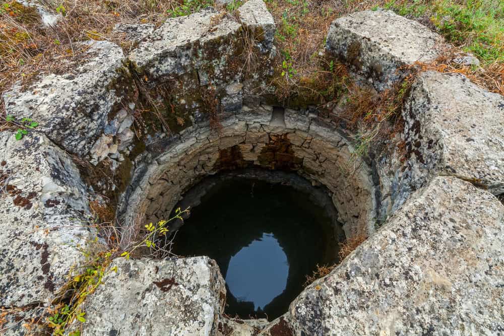 old well with water
